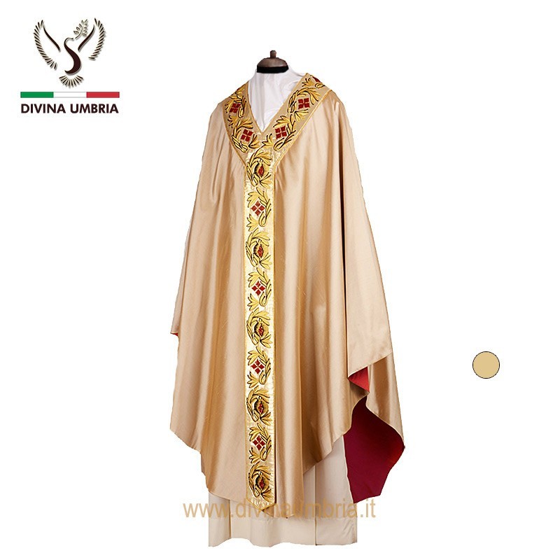 Golden chasuble out of silk shantung lined