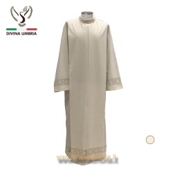 Liturgical alb made of lightweight wool, with floral lace