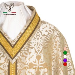 White chasuble out of silk blend damask